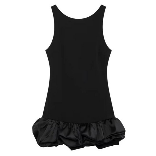 VESTIDO CORTO CON OLAN NEGRO