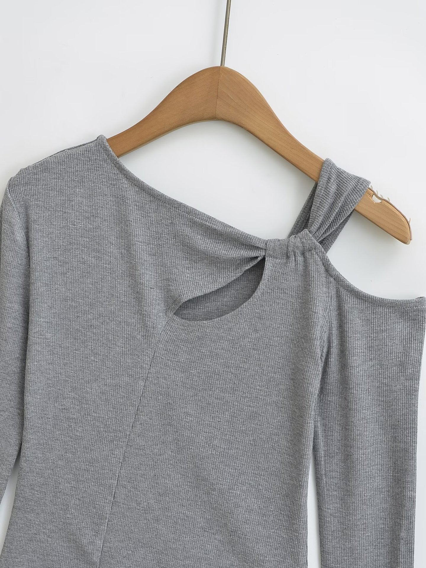 BLUSA GRIS MANGA LARGA CON NUDO