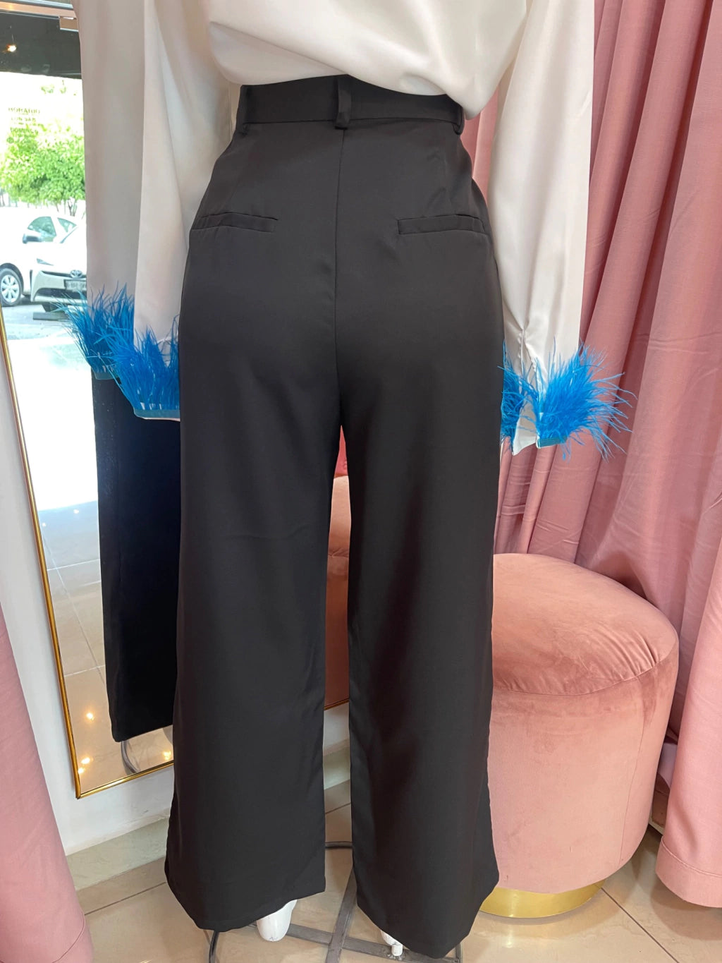 PANTALON NEGRO CON BOTON DE VESTIR